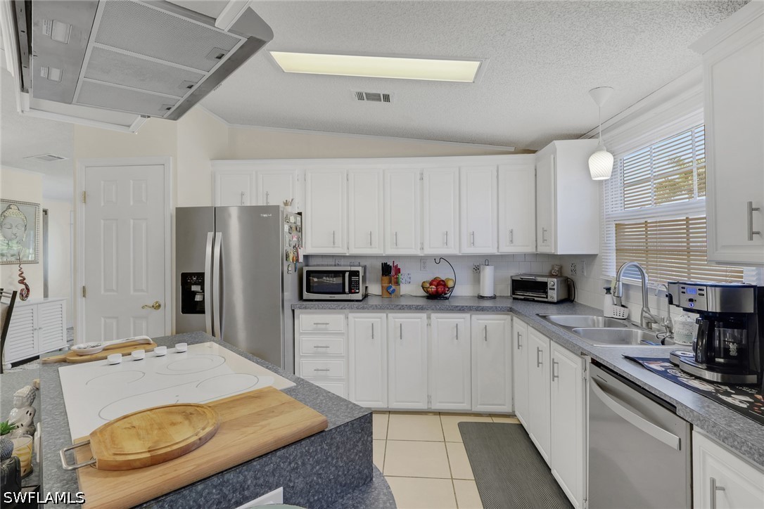 2 Bed SingleFamilyResidence for Sale in Naples, photo 9