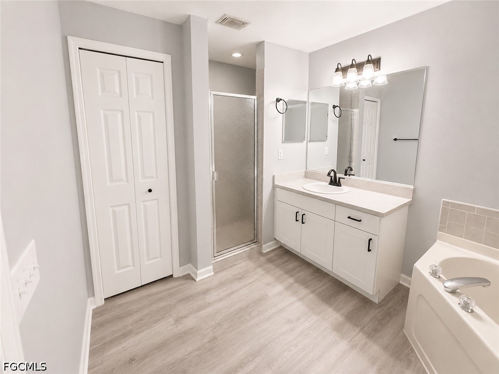 3 Bed SingleFamilyResidence for Sale in Fort Myers, photo 9