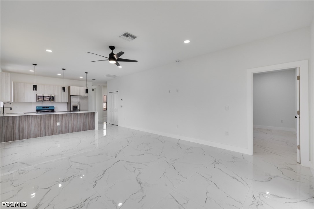 3 Bed SingleFamilyResidence for Sale in Lehigh Acres, photo 9