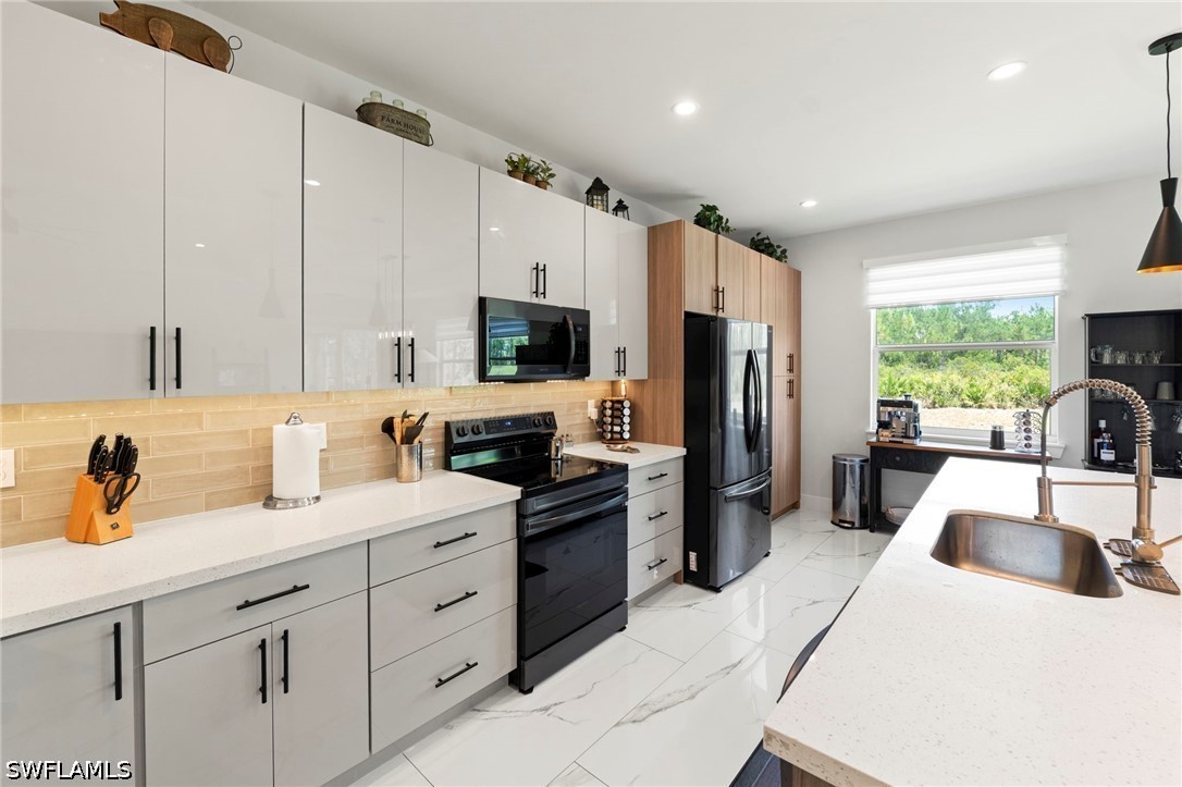 3 Bed SingleFamilyResidence for Sale in Naples, photo 9
