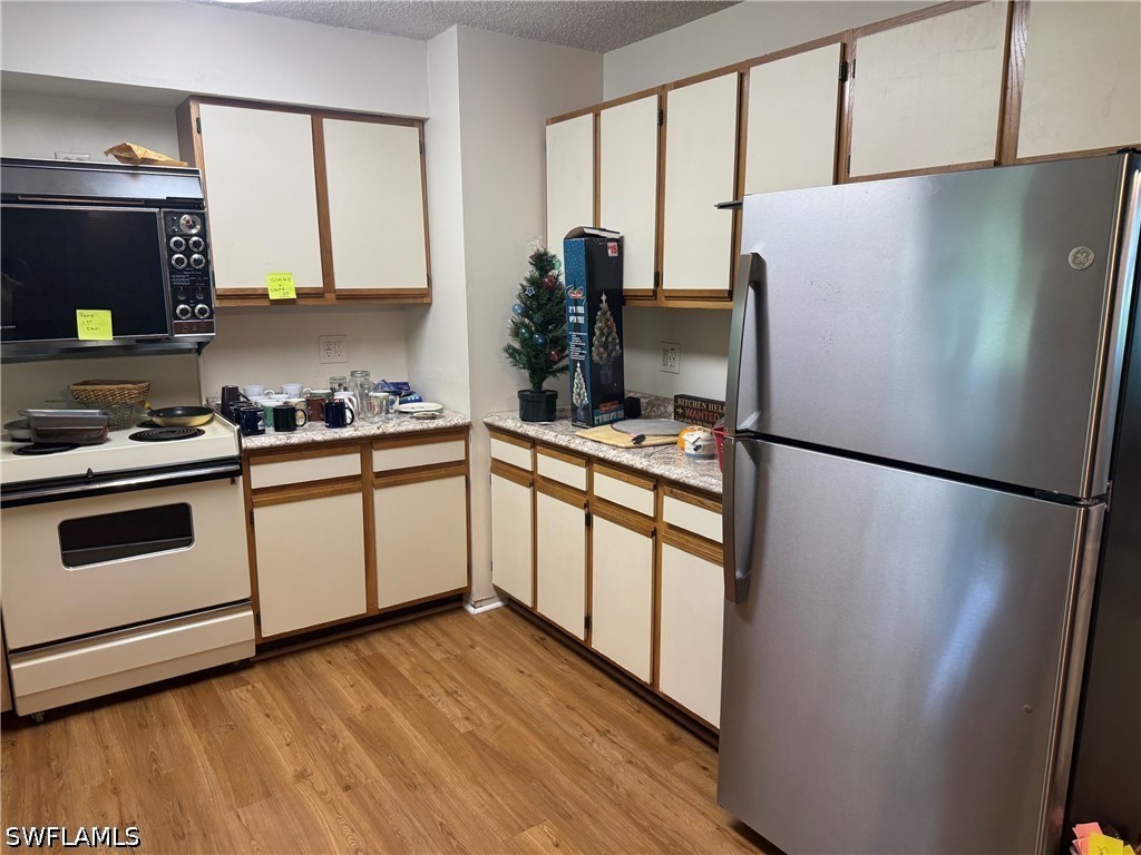 4 Bed SingleFamilyResidence for Sale in Fort Myers, photo 9