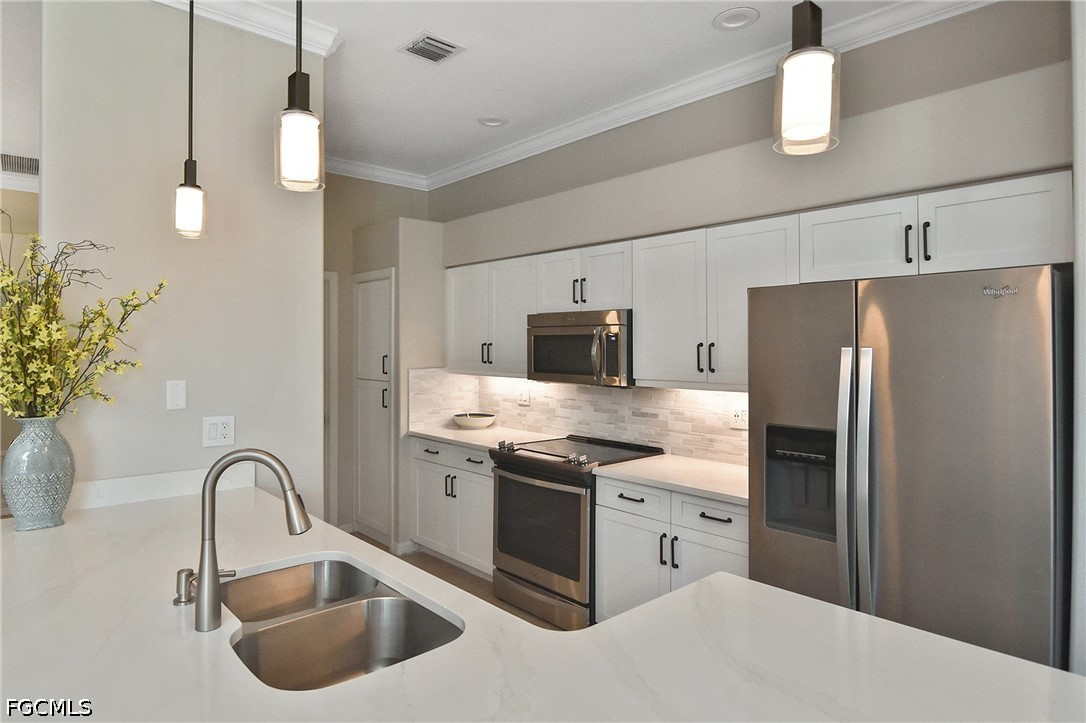 2 Bed Waterfront Home for Sale in Lakemont, photo 9