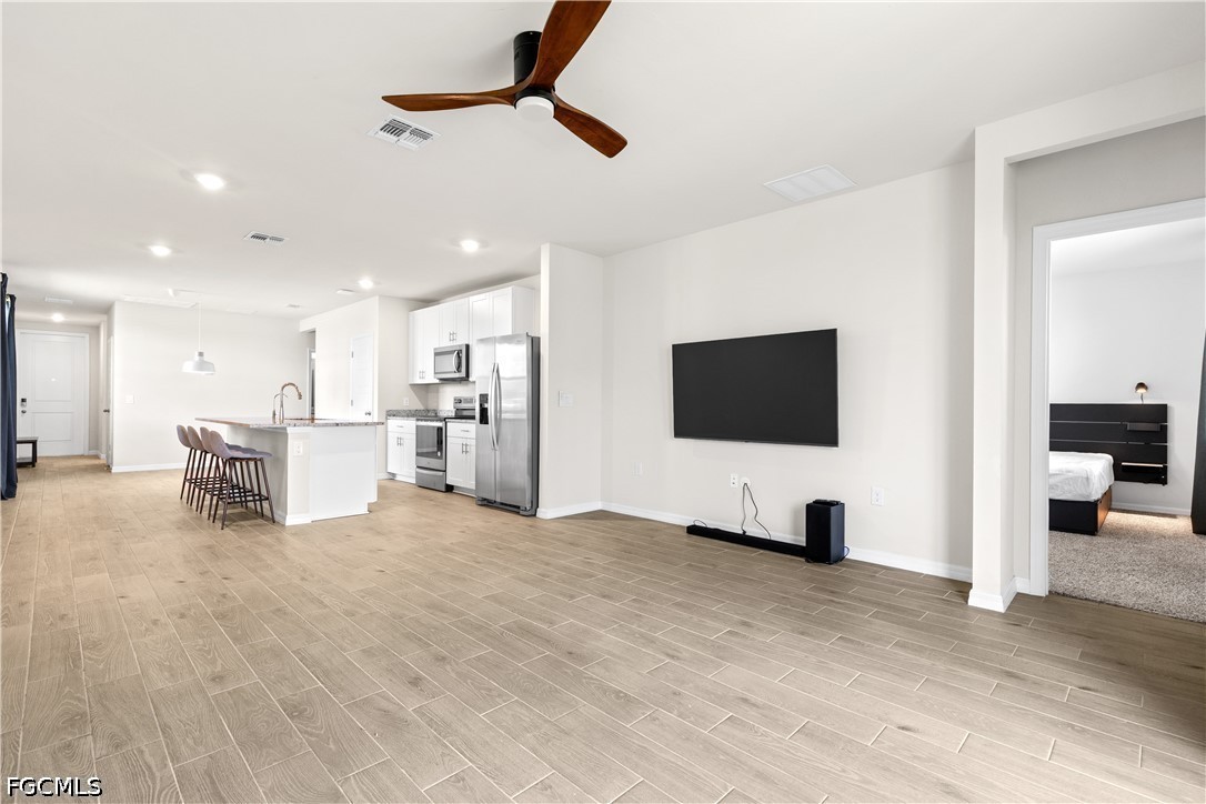 3 Bed SingleFamilyResidence for Sale in Crescent Lakes, photo 9