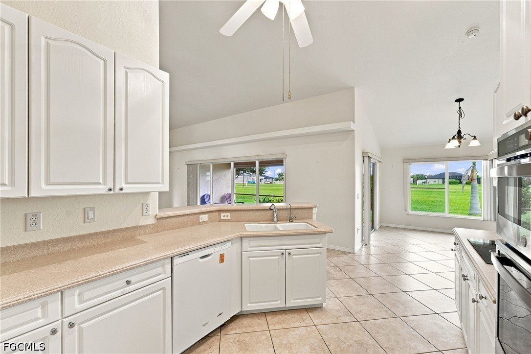 3 Bed SingleFamilyResidence for Sale in Cape Coral, photo 9
