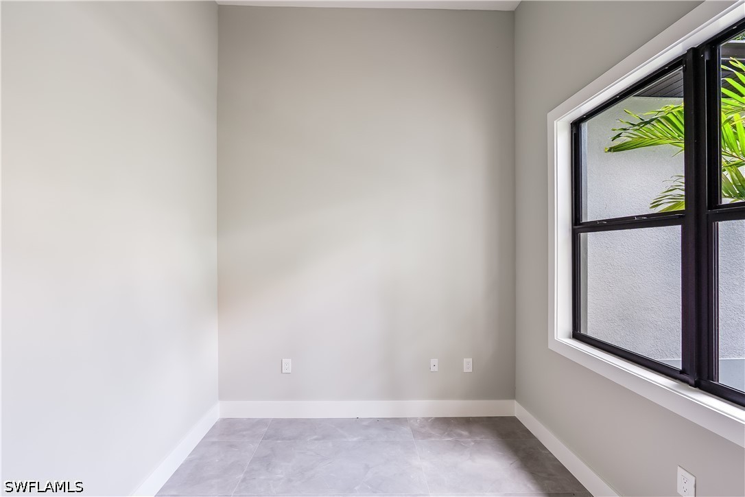 3 Bed SingleFamilyResidence for Sale in Naples, photo 9
