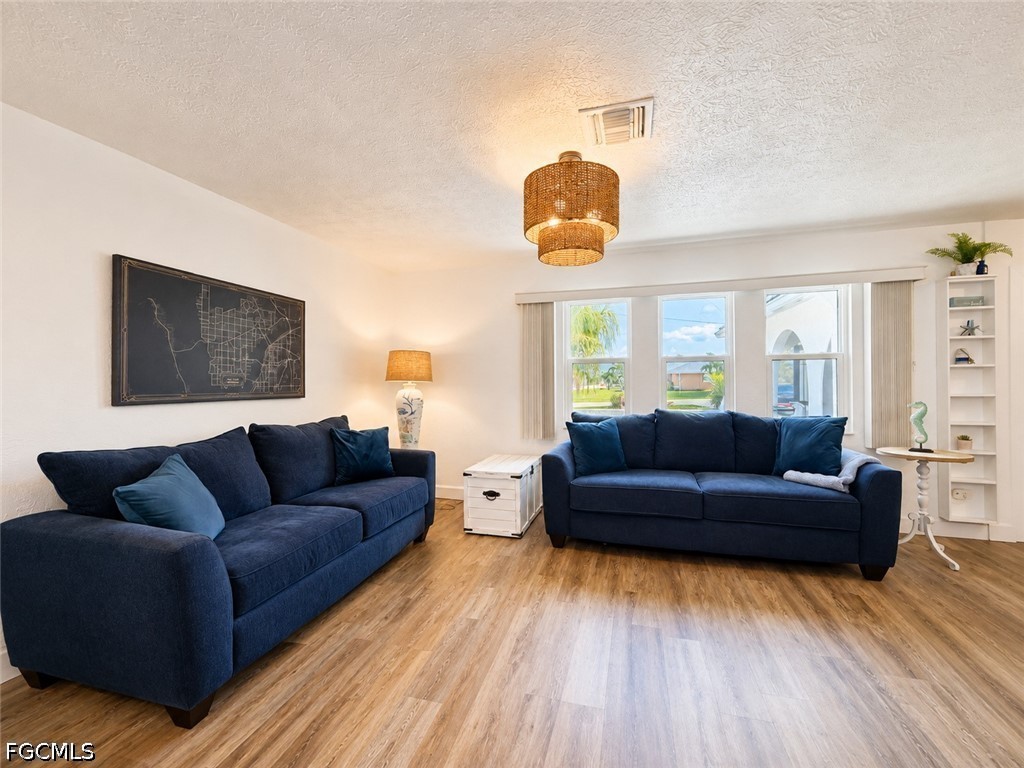 3 Bed Pool Home for Sale in Cape Coral, photo 9
