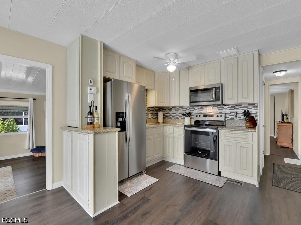 2 Bed Waterfront Home for Sale in Fort Myers, photo 9
