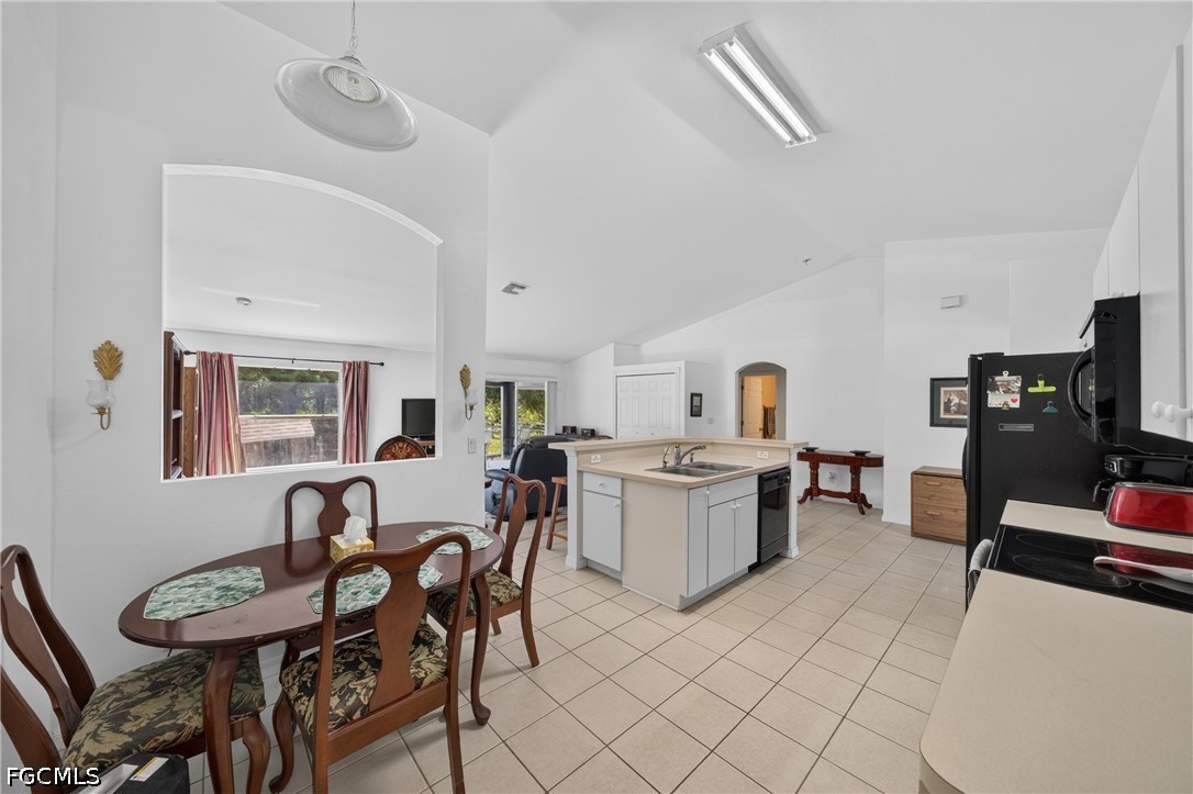 3 Bed SingleFamilyResidence for Sale in Lehigh Acres, photo 9