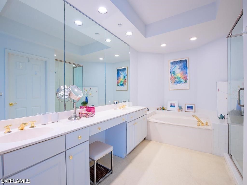 2 Bed Condominium for Sale in Naples, photo 9