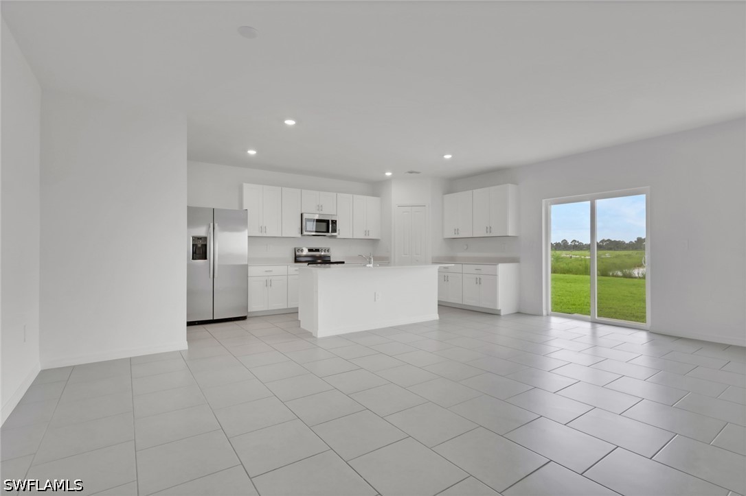 5 Bed Waterfront Home for Sale in Savanna Lakes, photo 9