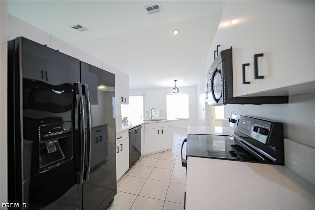 3 Bed SingleFamilyResidence for Sale in Lehigh Acres, photo 9