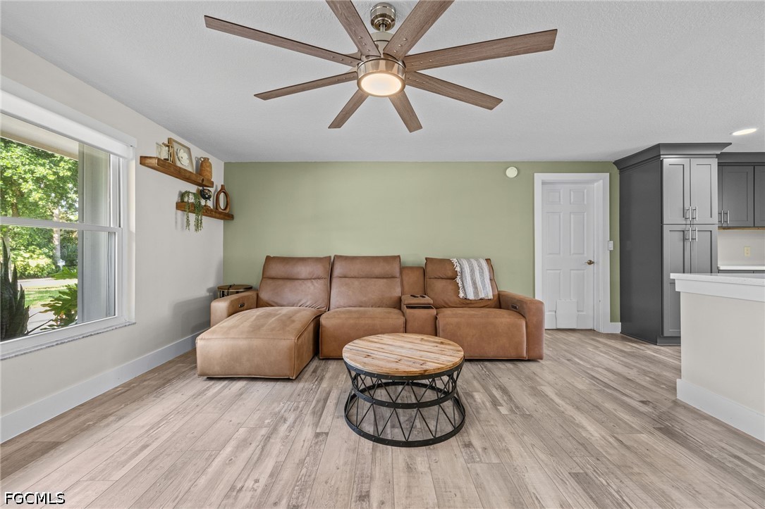 3 Bed SingleFamilyResidence for Sale in Caloosa View, photo 9