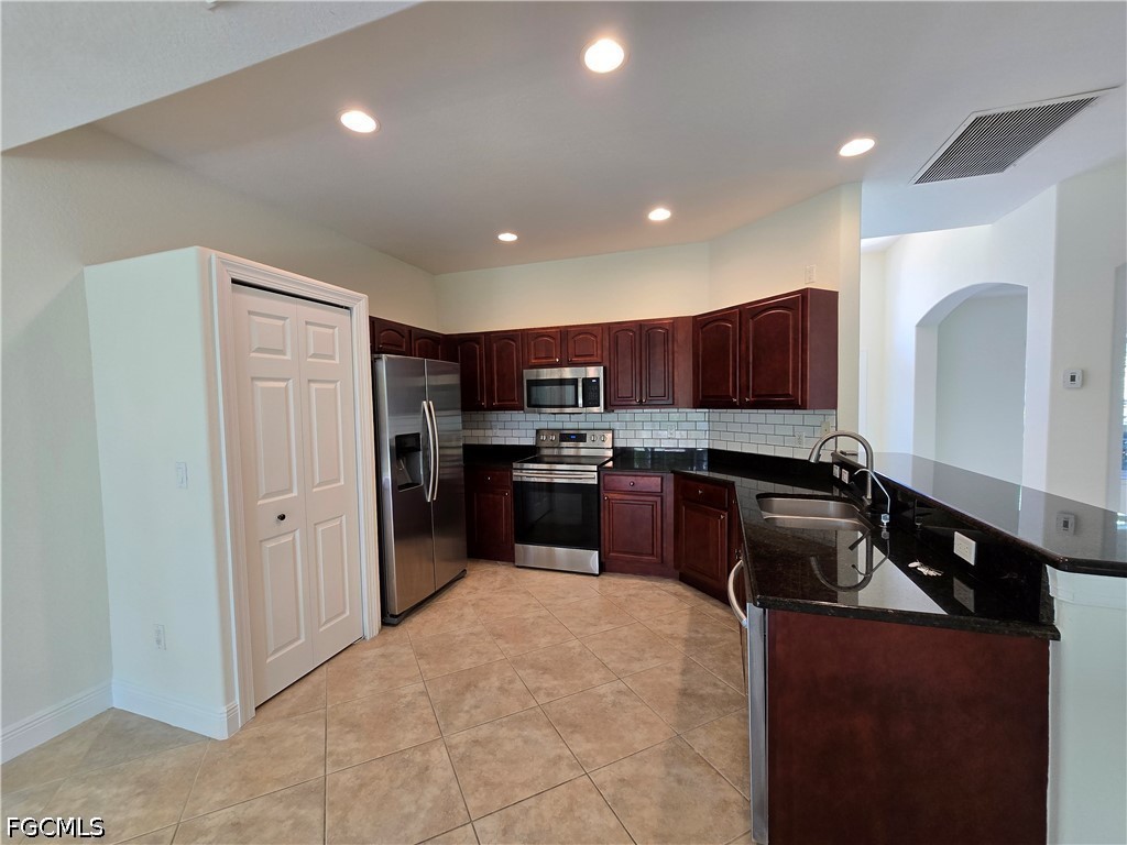 3 Bed SingleFamilyResidence for Sale in Lehigh Acres, photo 9
