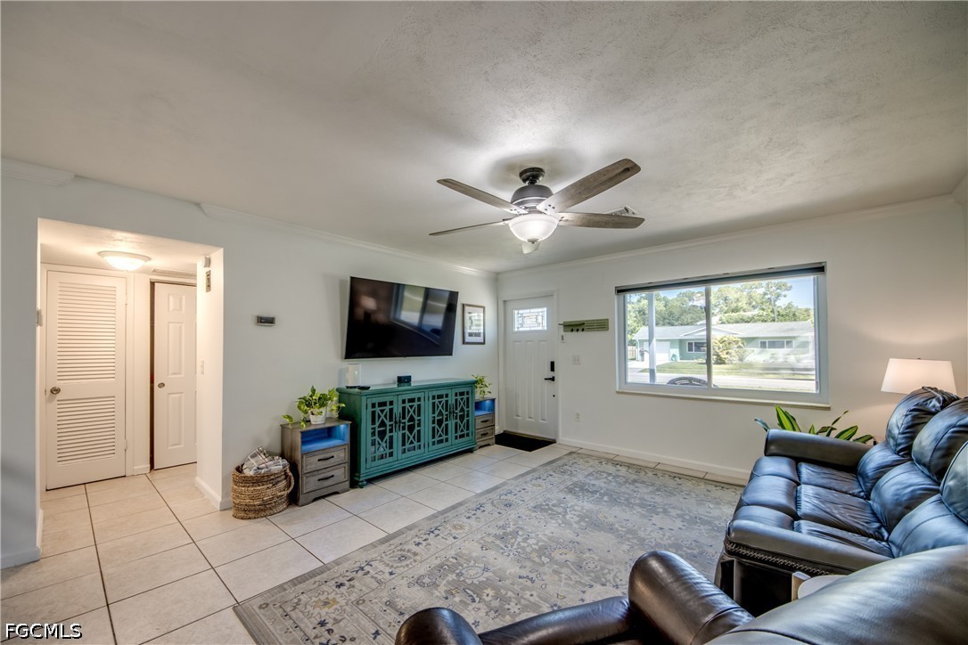 3 Bed SingleFamilyResidence for Sale in Naples, photo 9