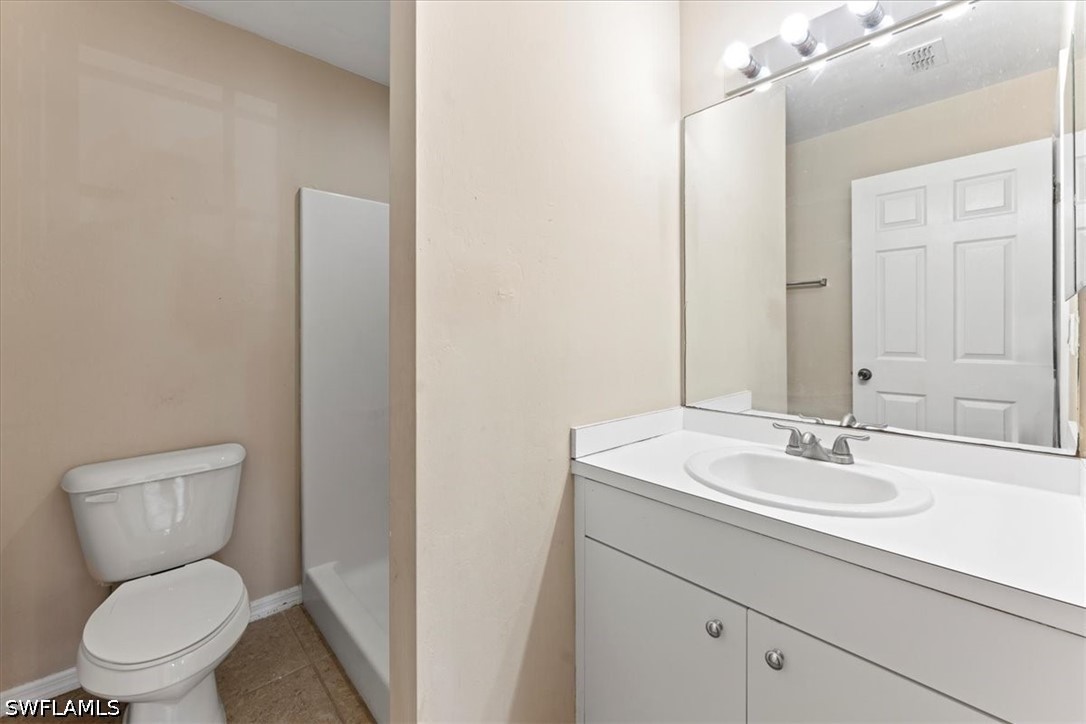 6 Bed Waterfront Home for Sale in Lehigh Acres, photo 9