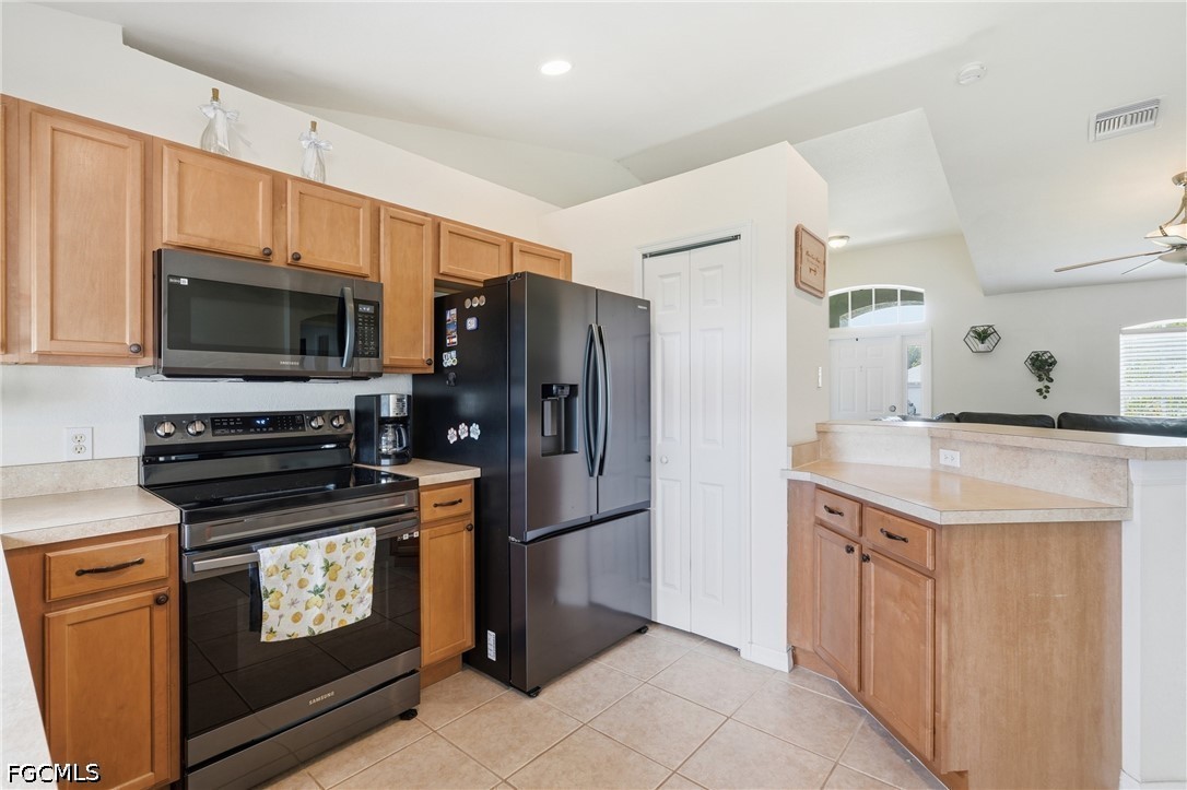 4 Bed SingleFamilyResidence for Sale in Cape Coral, photo 9