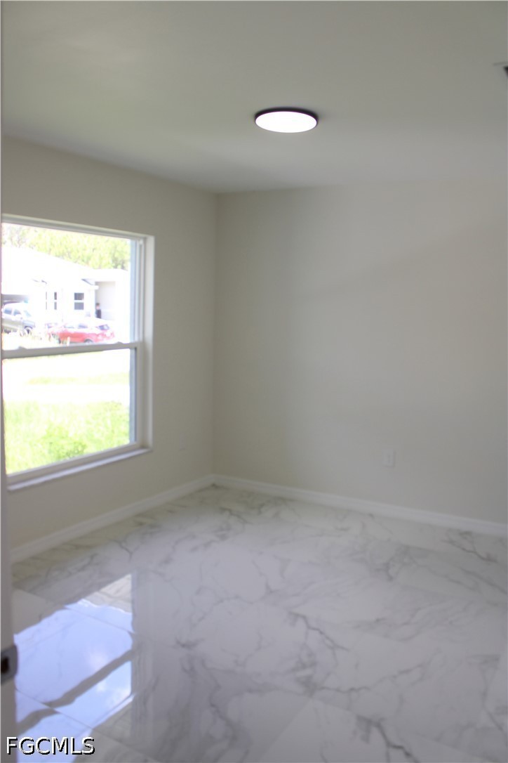 6 Bed Duplex for Sale in Lehigh Estates, photo 9