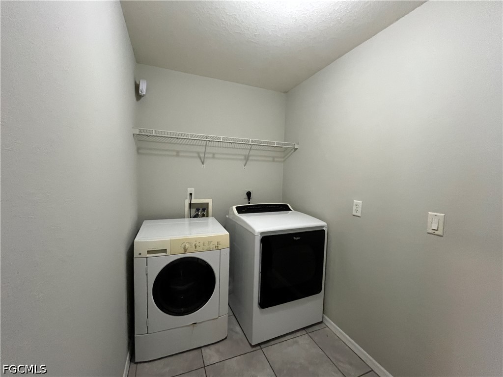 4 Bed SingleFamilyResidence for Sale in Cape Coral, photo 9