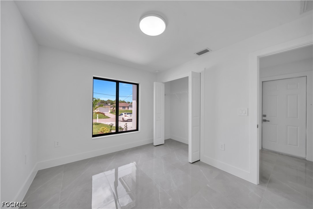 6 Bed Duplex for Sale in Lehigh Estates, photo 9