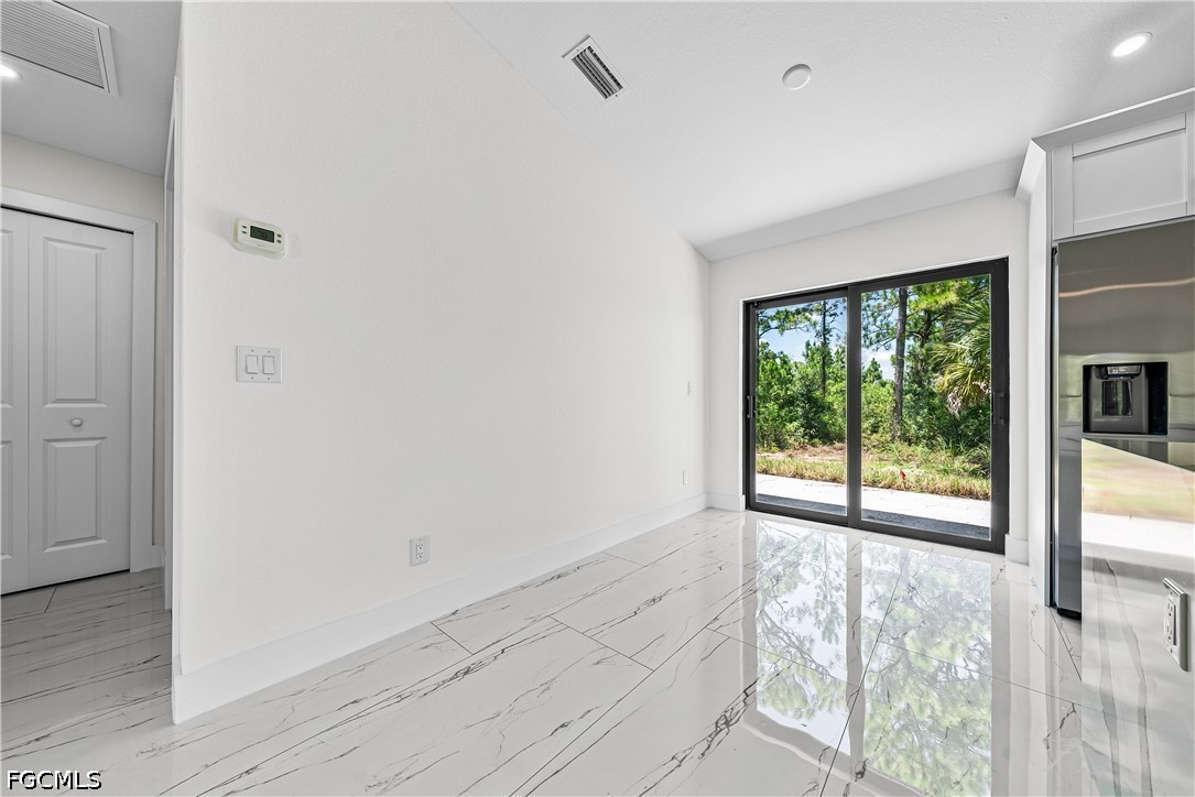 3 Bed SingleFamilyResidence for Sale in Lehigh Acres, photo 9
