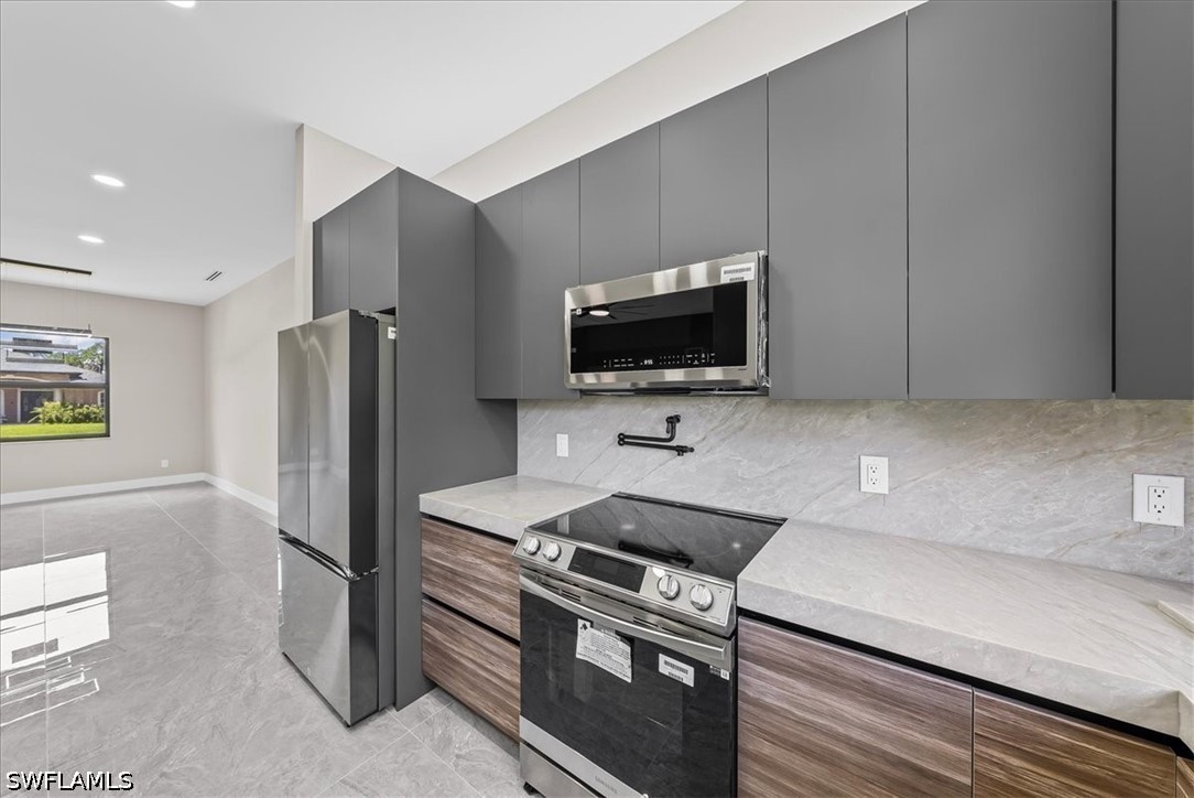 3 Bed SingleFamilyResidence for Sale in Lehigh Acres, photo 9