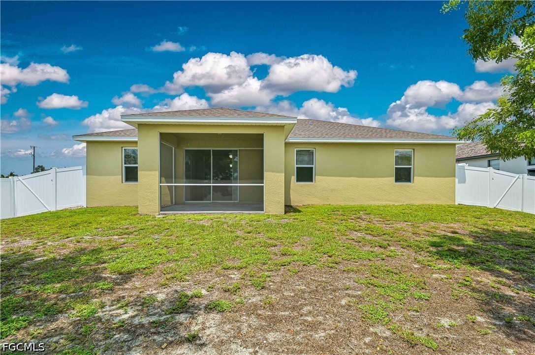 3 Bed SingleFamilyResidence for Sale in Cape Coral, photo 9
