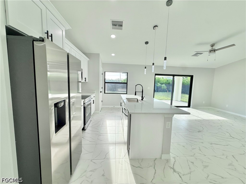 3 Bed SingleFamilyResidence for Sale in Cape Coral, photo 9