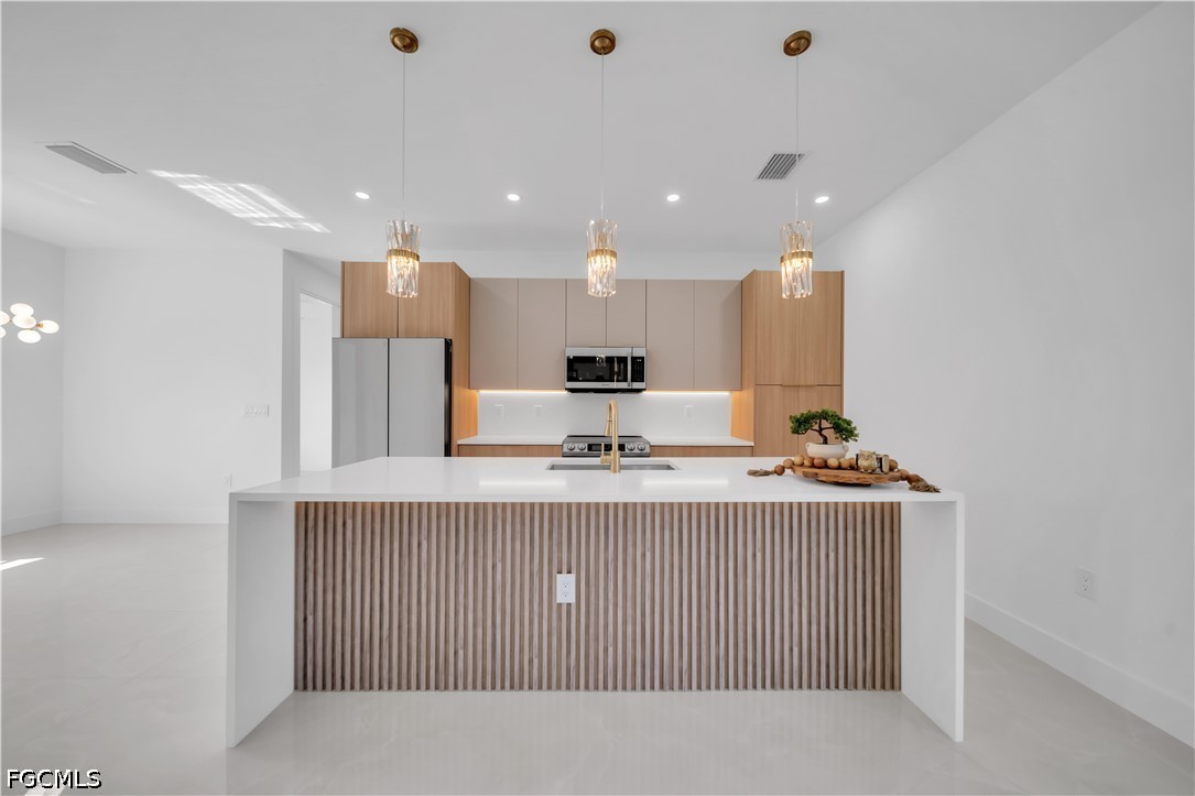 4 Bed SingleFamilyResidence for Sale in Lehigh Acres, photo 9