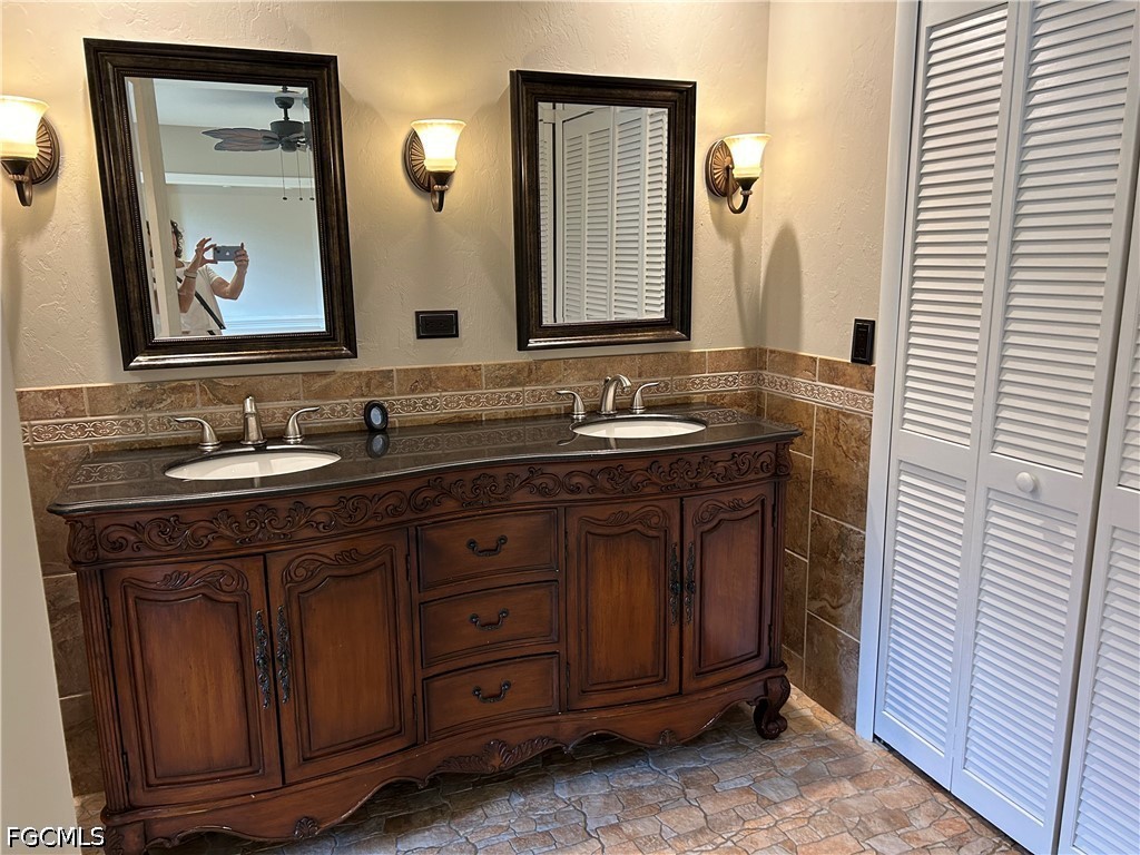 3 Bed SingleFamilyResidence for Sale in Cape Coral, photo 9
