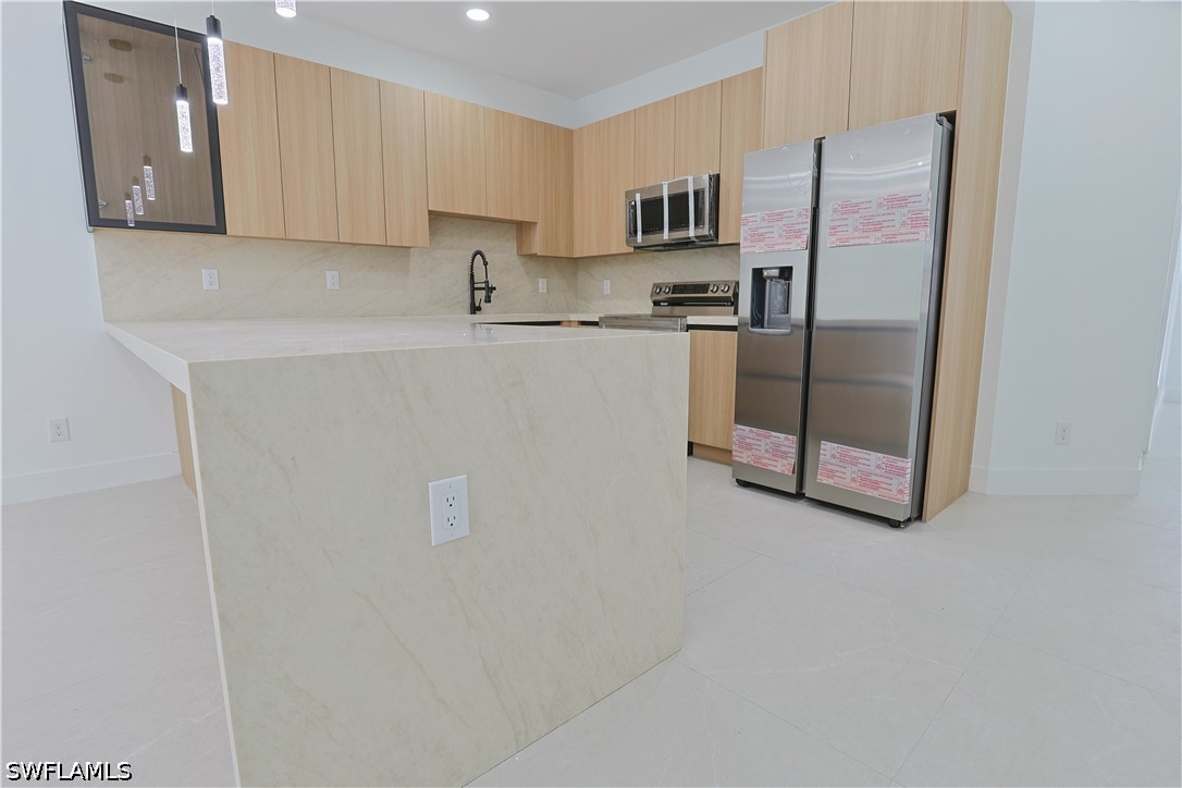 6 Bed Duplex for Sale in Lehigh Acres, photo 9