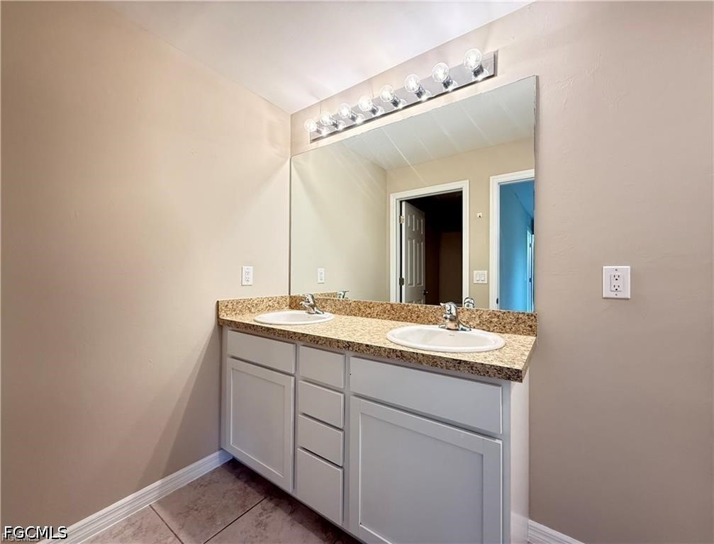 3 Bed SingleFamilyResidence for Sale in Cape Coral, photo 9