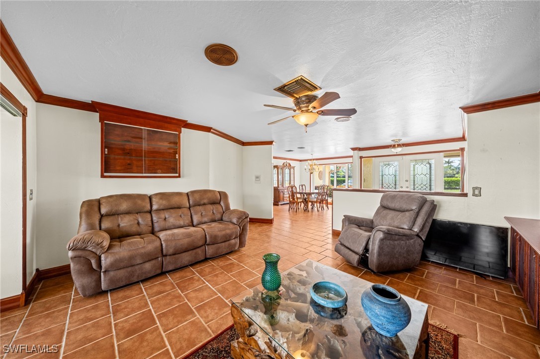 3 Bed Pool Home for Sale in Spanish Wells, photo 10