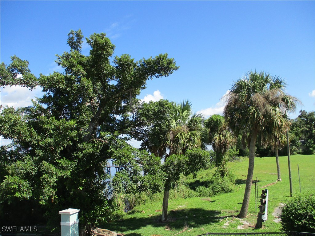 1 Bed Waterfront Home for Sale in Fort Myers, FL, $99,000 — photo 10
