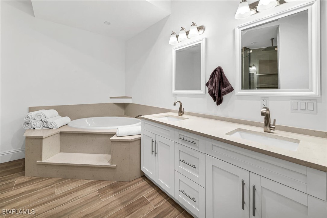 4 Bed SingleFamilyResidence for Sale in Naples, photo 10