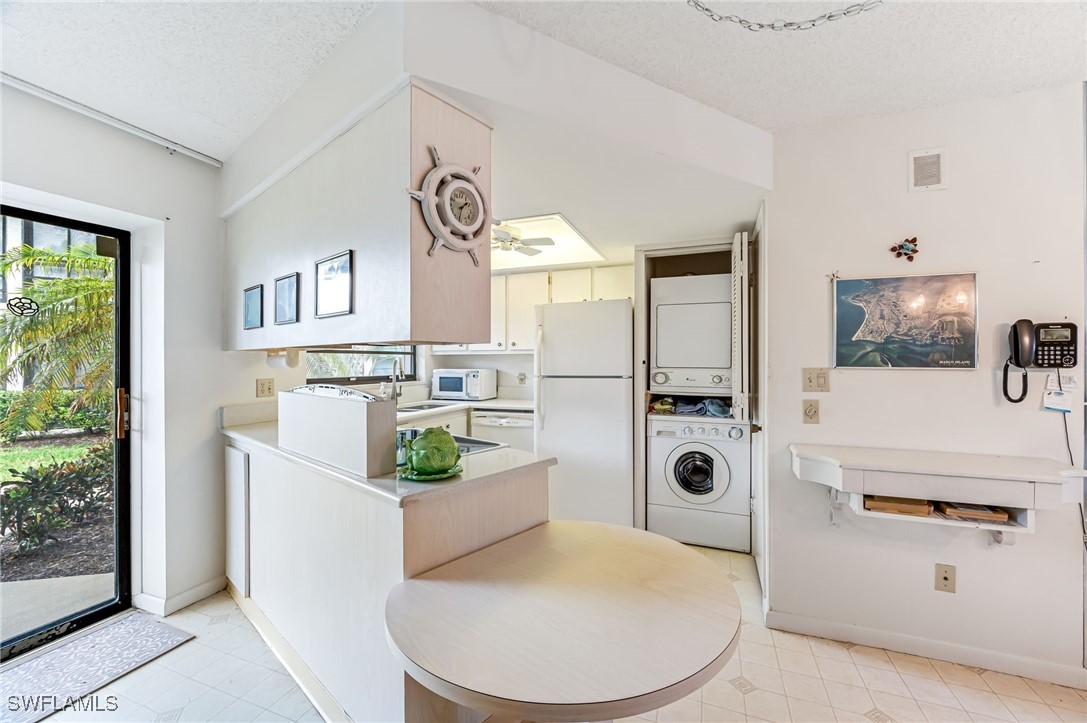 2 Bed Waterfront Home for Sale in Palm Isle, photo 10