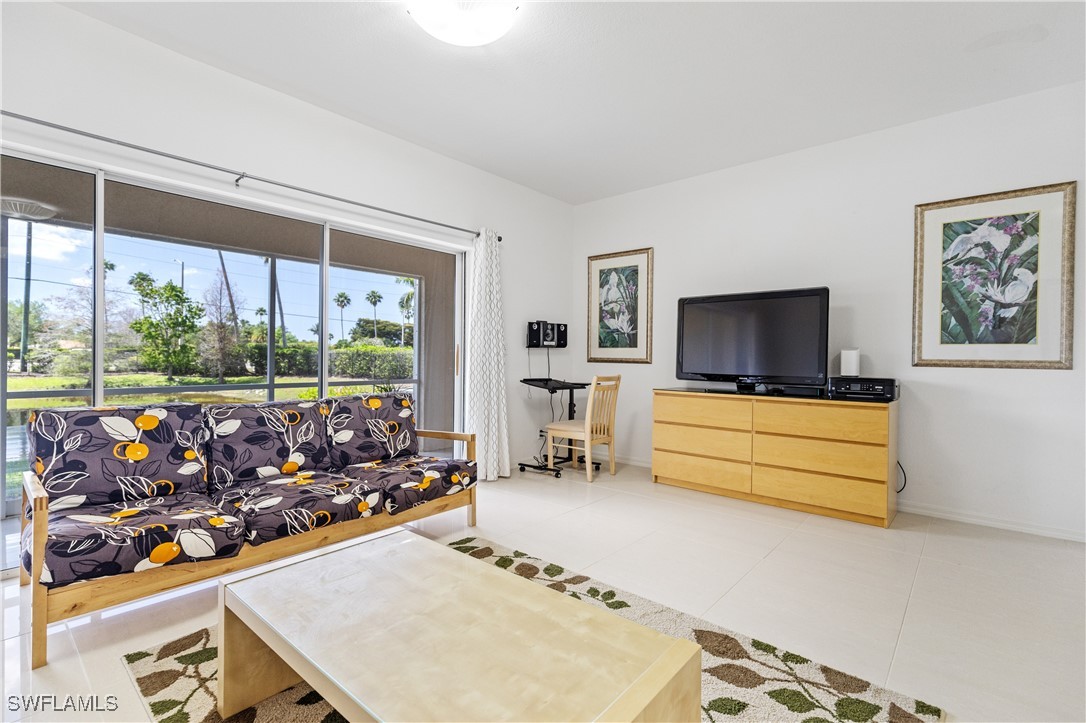 2 Bed Waterfront Home for Sale in Fort Myers, photo 10