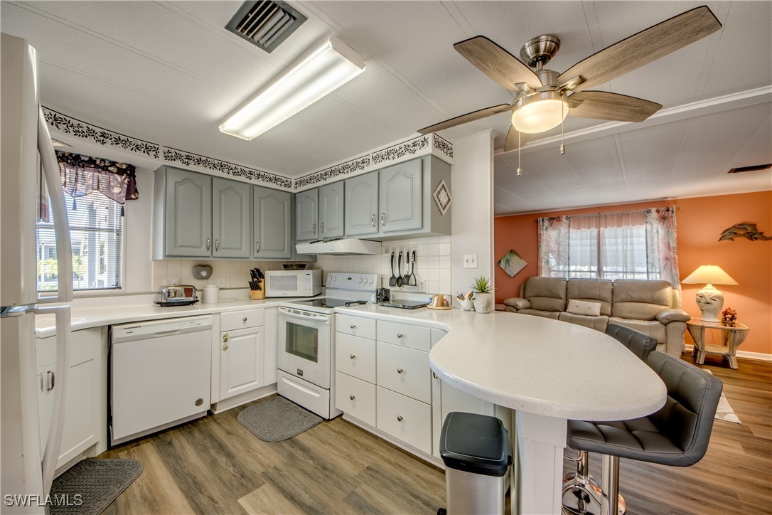 2 Bed ManufacturedHome for Sale in Pine Island Cove, photo 10