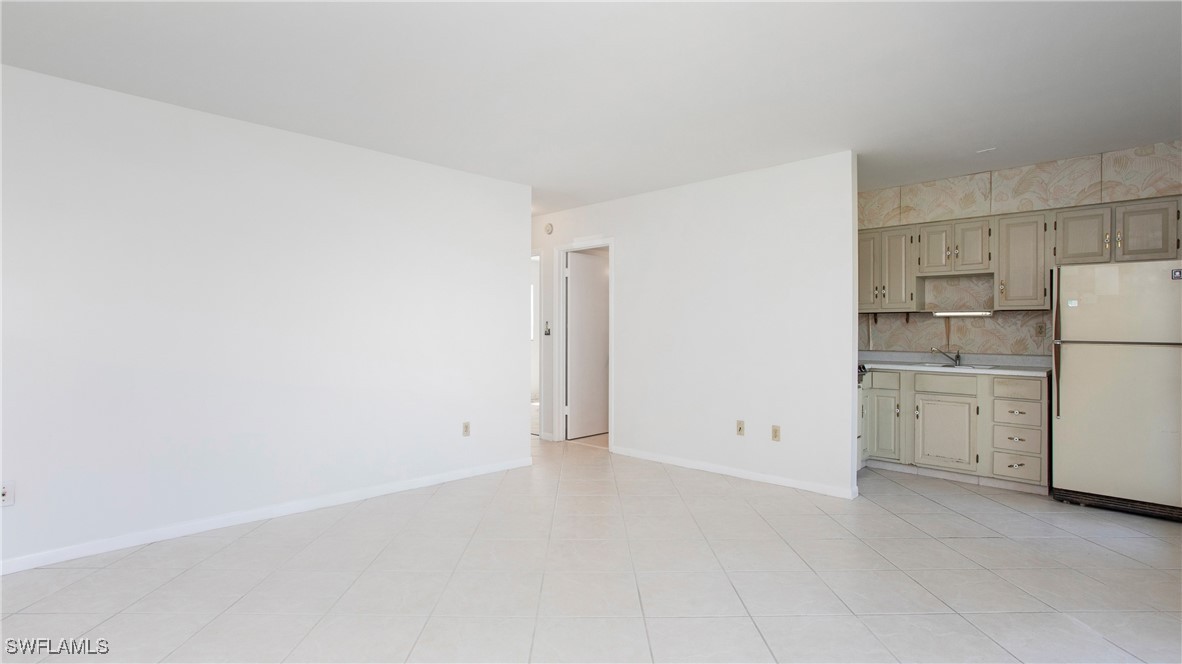 2 Bed Condominium for Sale in Seabreeze Apts, FL, $220,000 — photo 10