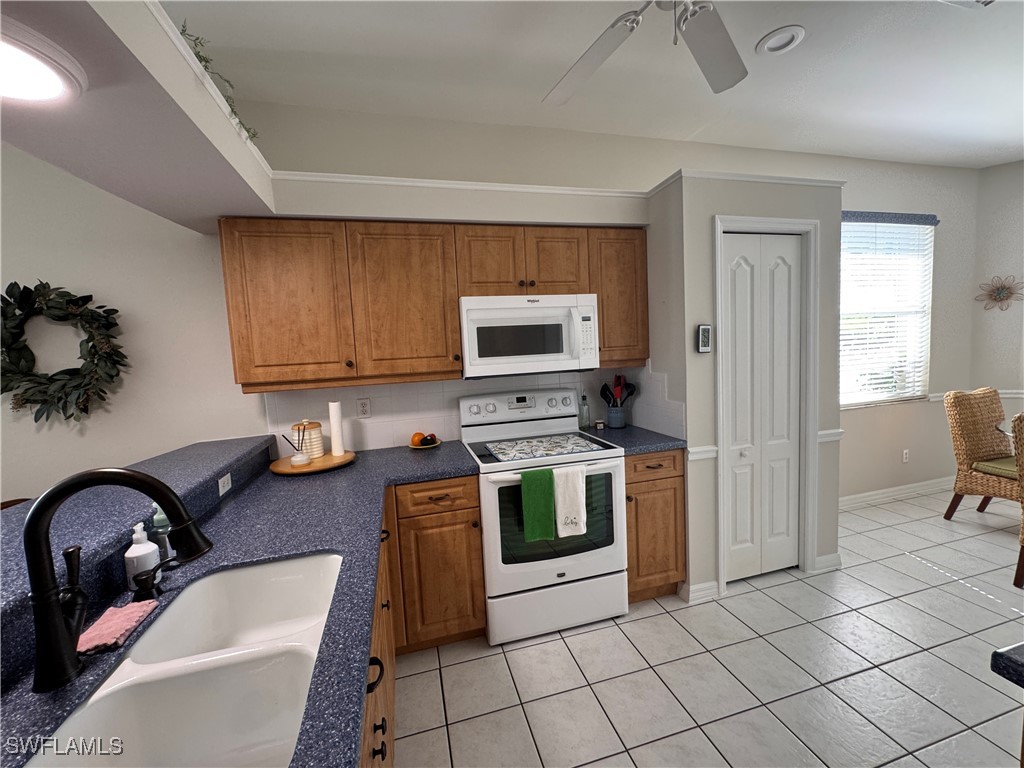 2 Bed Attached for Sale in Stoneybrook, FL — photo 10