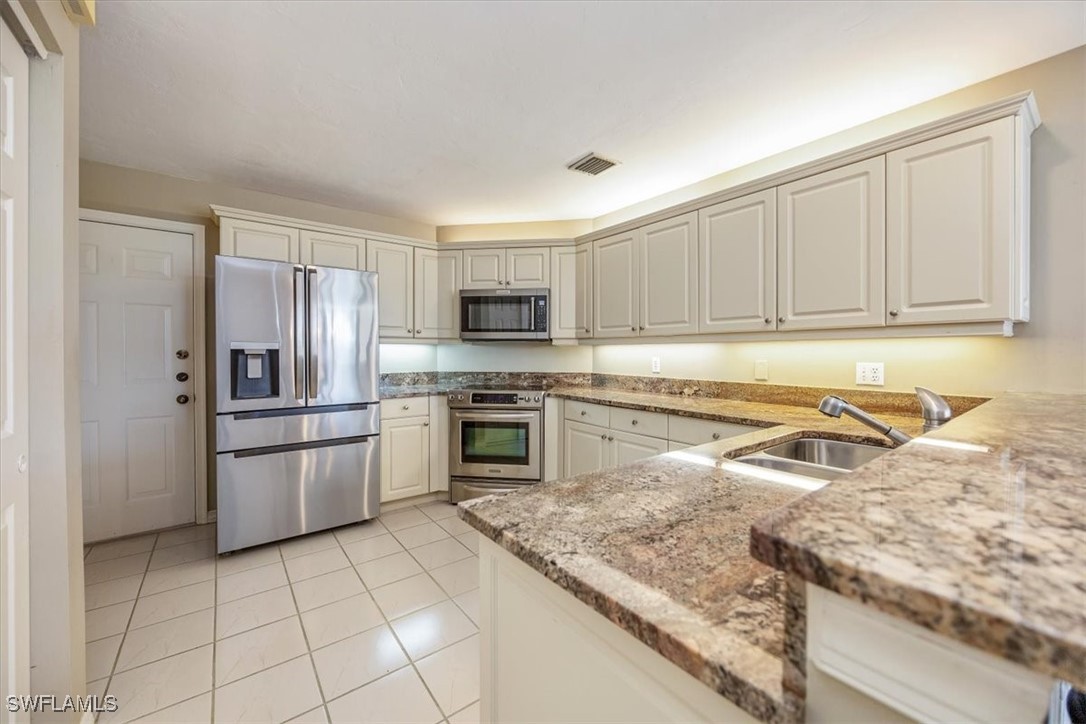 3 Bed Condominium for Sale in Eagle Creek, FL, $229,000 — photo 10