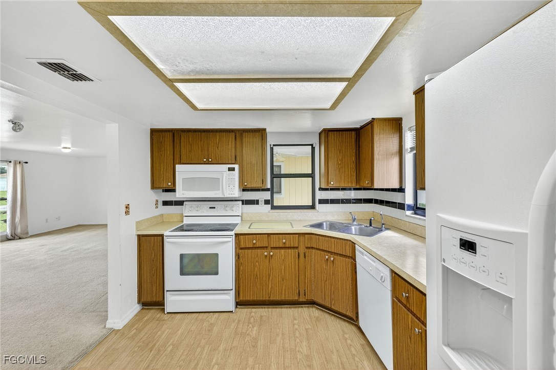 2 Bed SingleFamilyResidence for Sale in Not Applicable, FL — photo 10