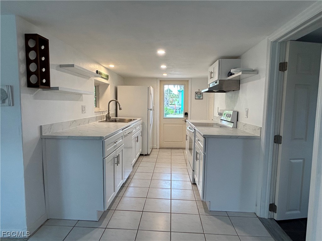 2 Bed Waterfront Home for Sale in Matlacha, FL, $266,000 — photo 10