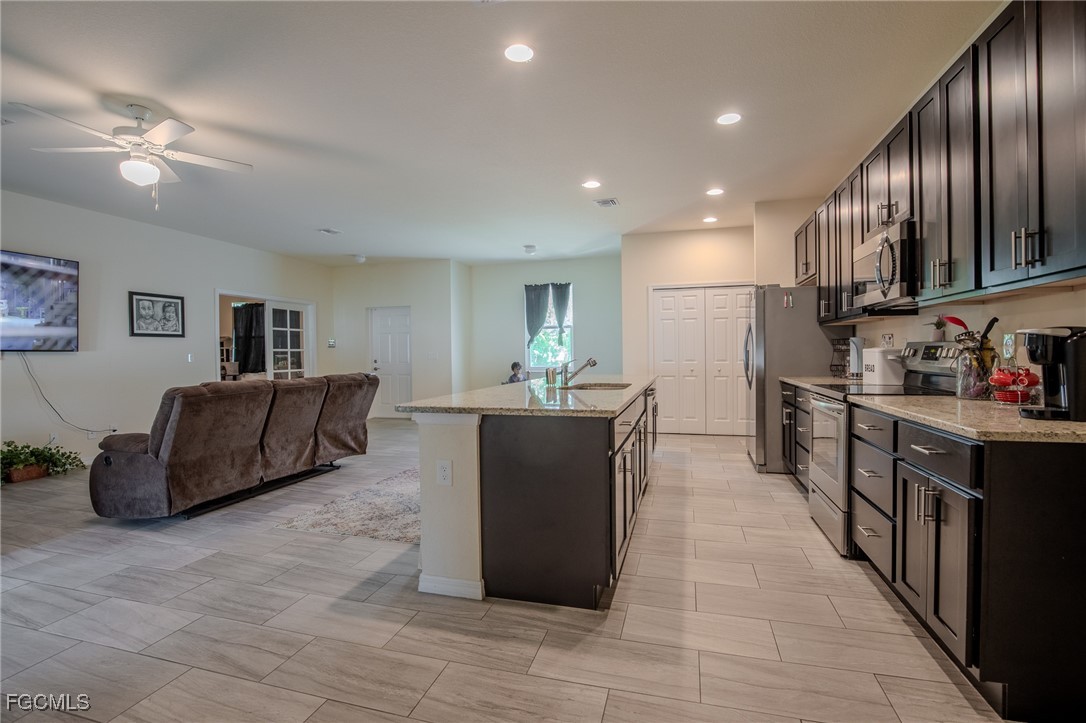 3 Bed SingleFamilyResidence for Sale in Port Labelle, FL — photo 10
