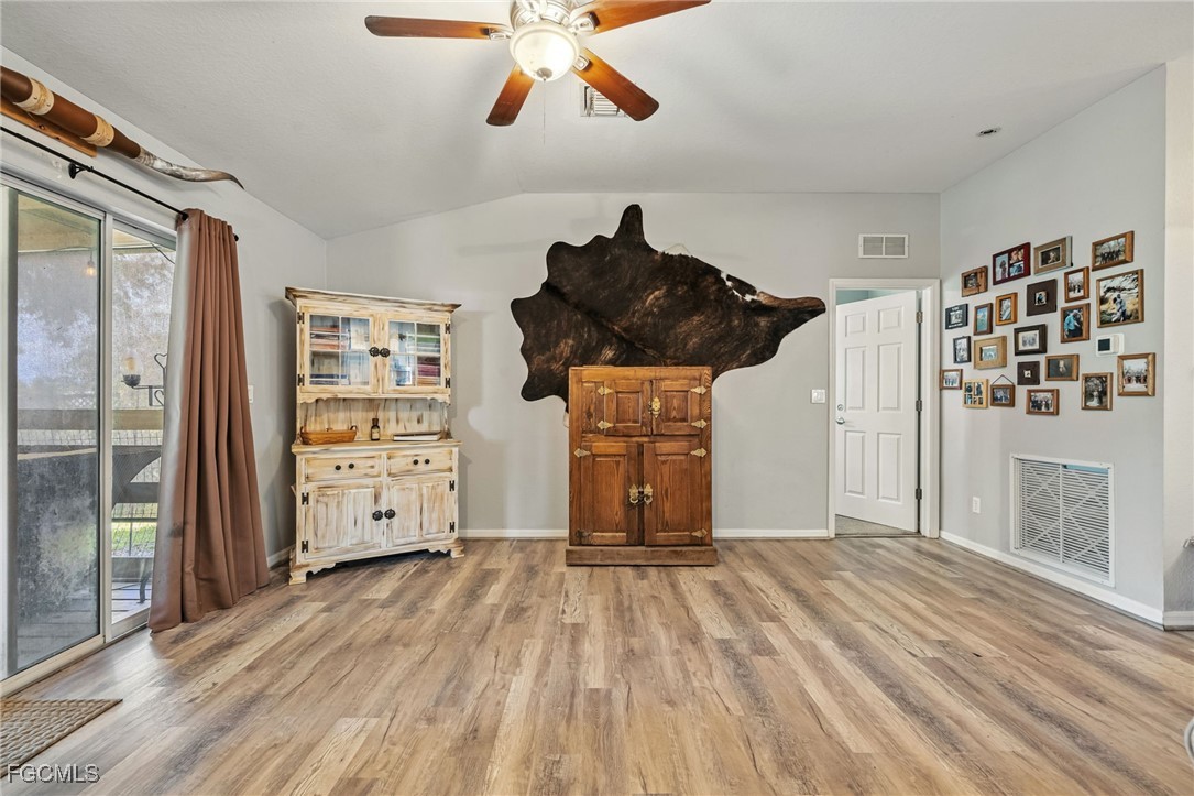 3 Bed SingleFamilyResidence for Sale in Greenbriar, FL — photo 10