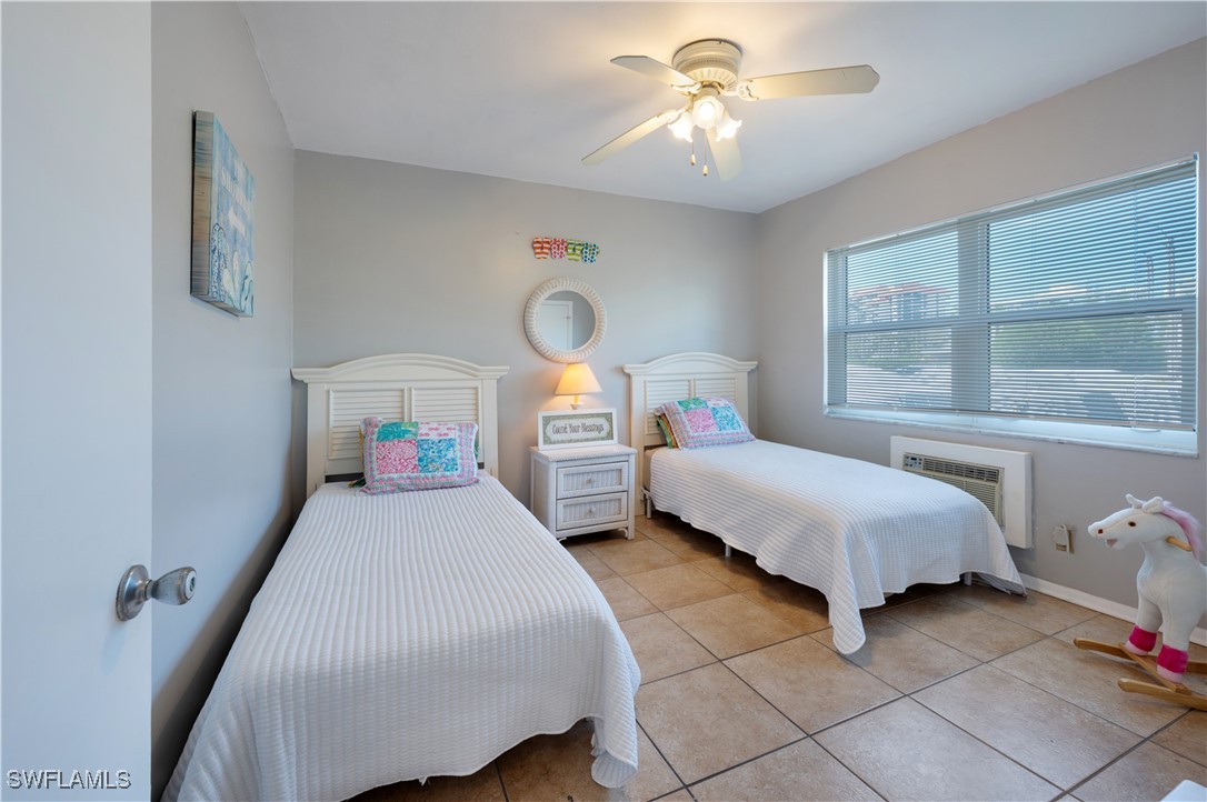 2 Bed Condominium for Sale in Seabreeze West, FL, $250,000 — photo 10