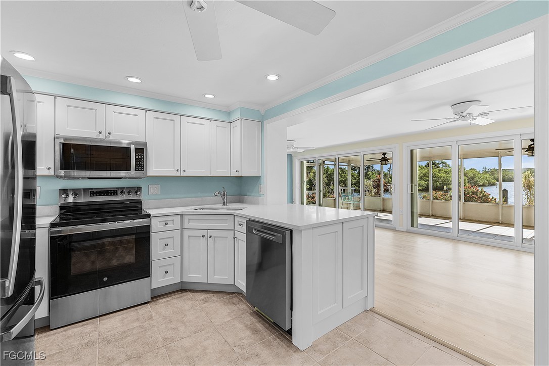 2 Bed Waterfront Home for Sale in Bokeelia, photo 10