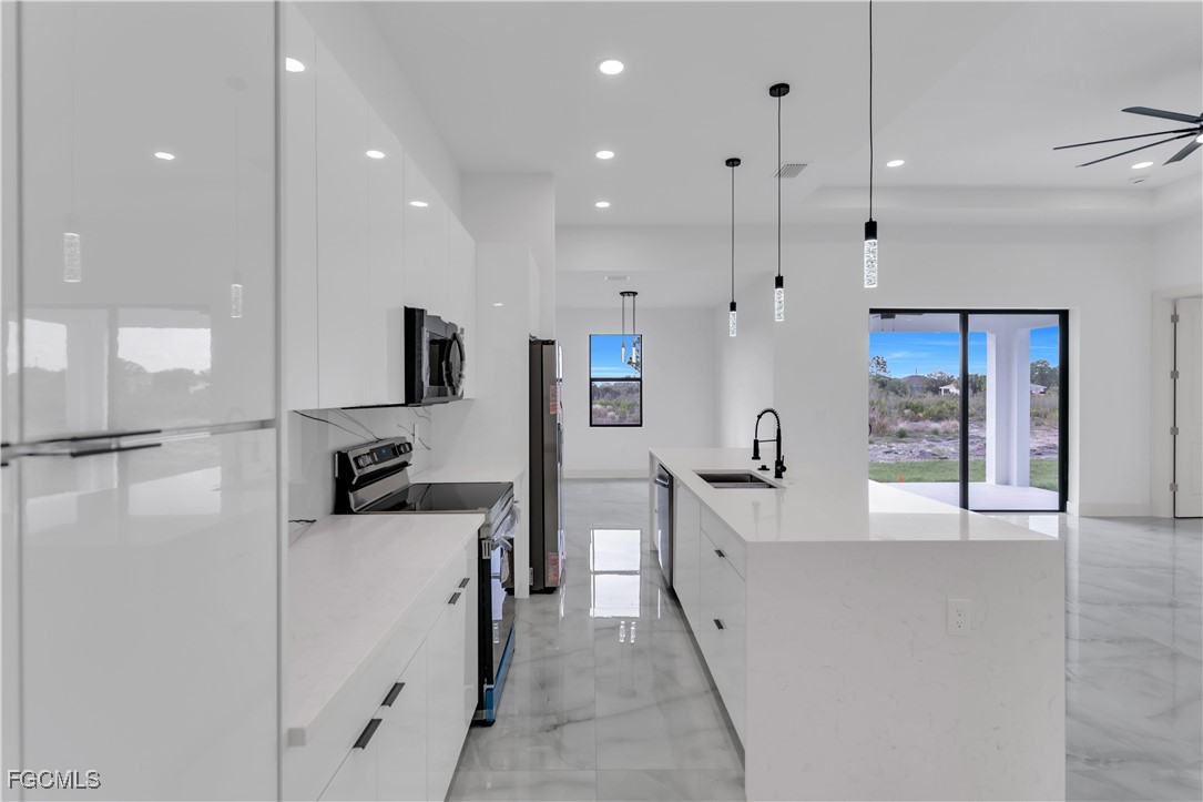 3 Bed SingleFamilyResidence for Sale in Lehigh Acres, photo 10