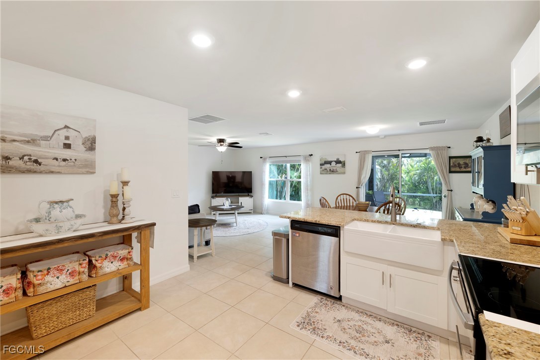 3 Bed SingleFamilyResidence for Sale in Rio Villa Lakes, FL — photo 10