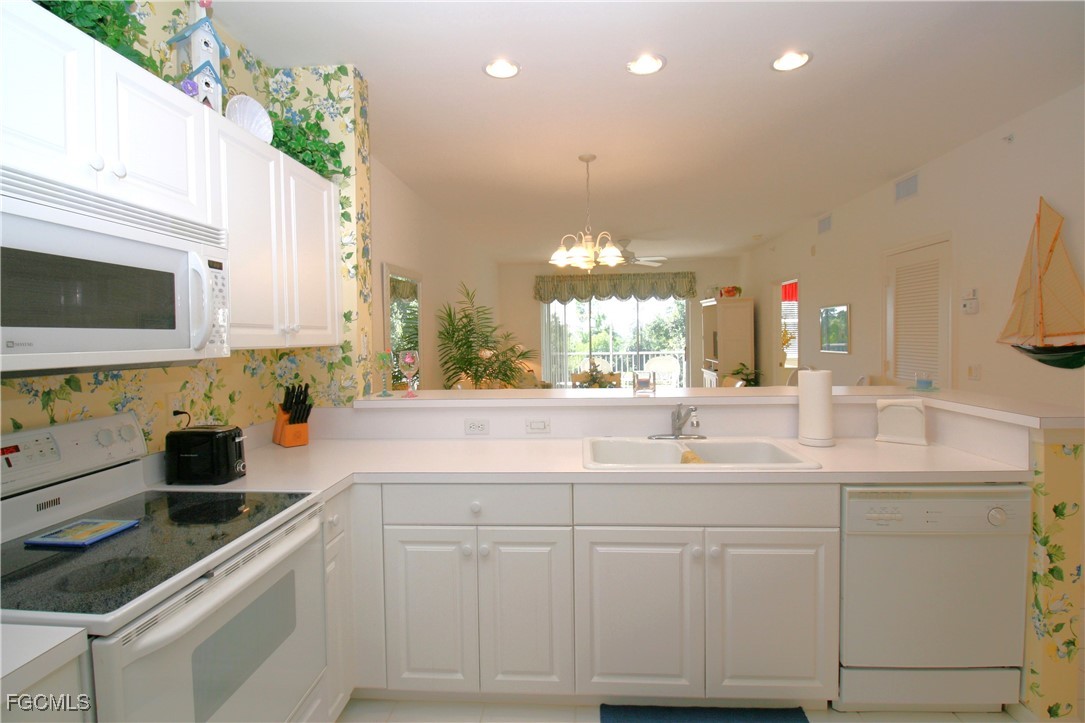2 Bed Condominium for Sale in Fairway Villas, FL, $190,000 — photo 10