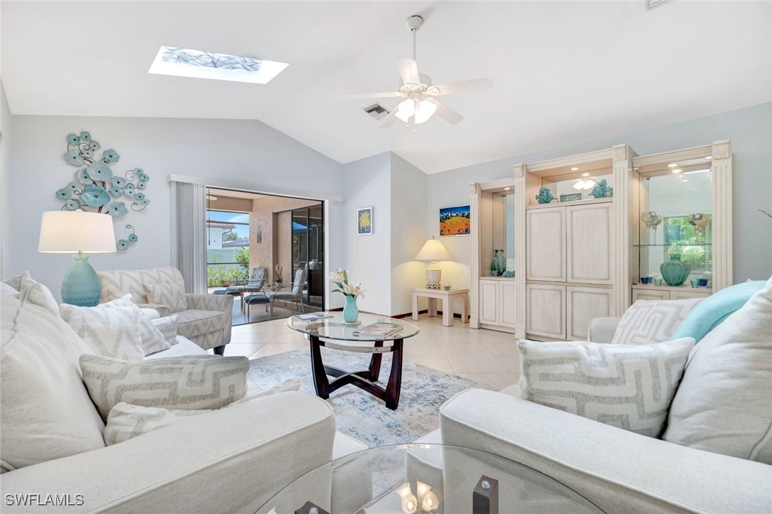 3 Bed SingleFamilyResidence for Sale in Naples, photo 10